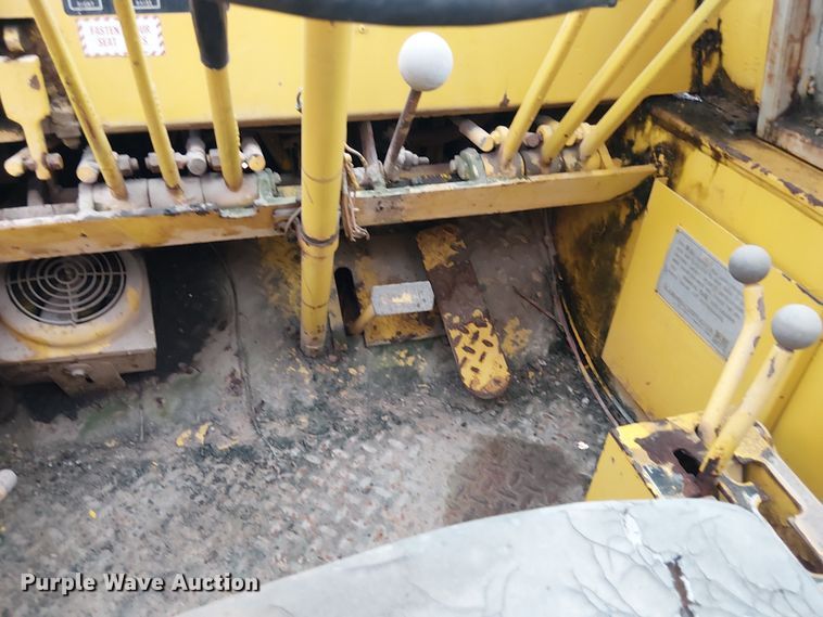 image for item EE1433 P&H crane truck