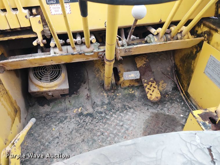 image for item EE1433 P&H crane truck