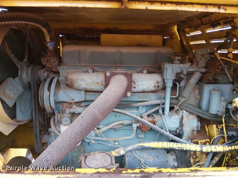 image for item EE1433 P&H crane truck