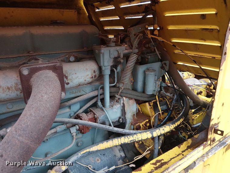 image for item EE1433 P&H crane truck