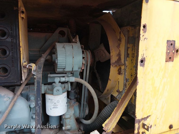 image for item EE1433 P&H crane truck