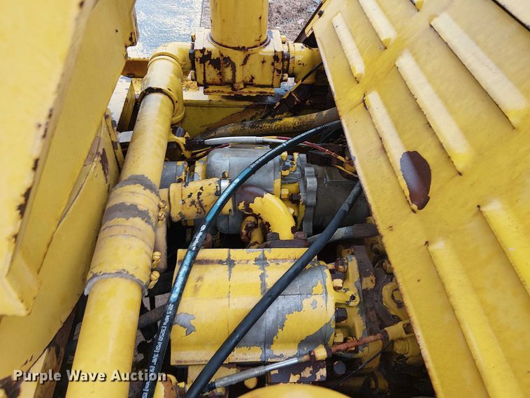 image for item EE1433 P&H crane truck