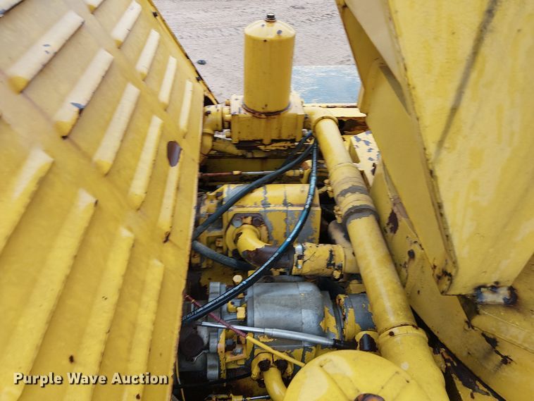 image for item EE1433 P&H crane truck