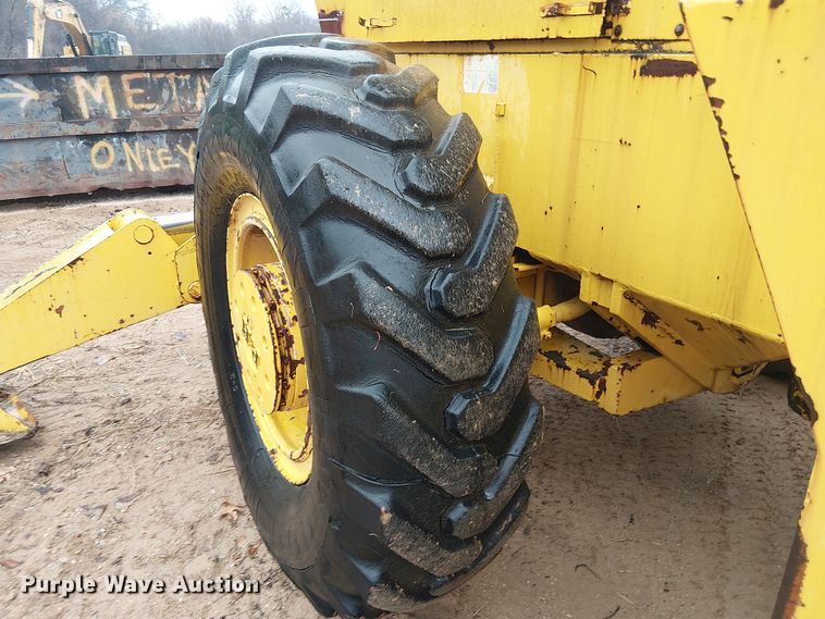 image for item EE1433 P&H crane truck