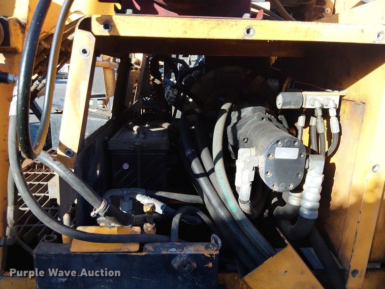 image for item EE5123 2011 LeeBoy 8500B paver