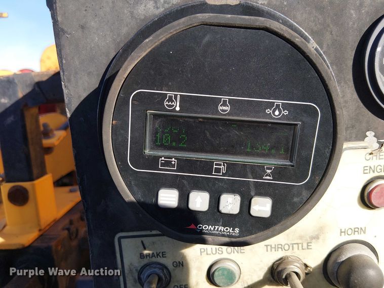 image for item EE5123 2011 LeeBoy 8500B paver