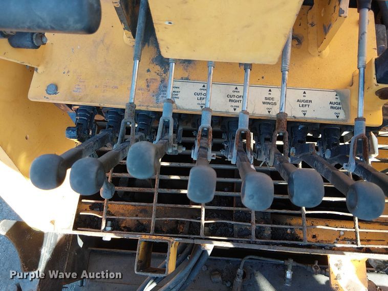 image for item EE5123 2011 LeeBoy 8500B paver