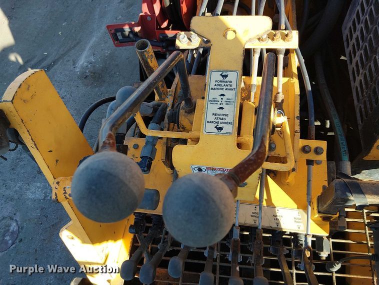 image for item EE5123 2011 LeeBoy 8500B paver