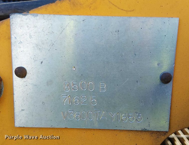 image for item EE5123 2011 LeeBoy 8500B paver