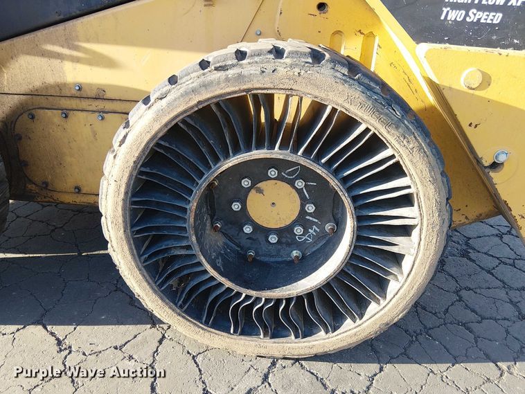 image for item EE5125 2012 Caterpillar 262C skid steer loader