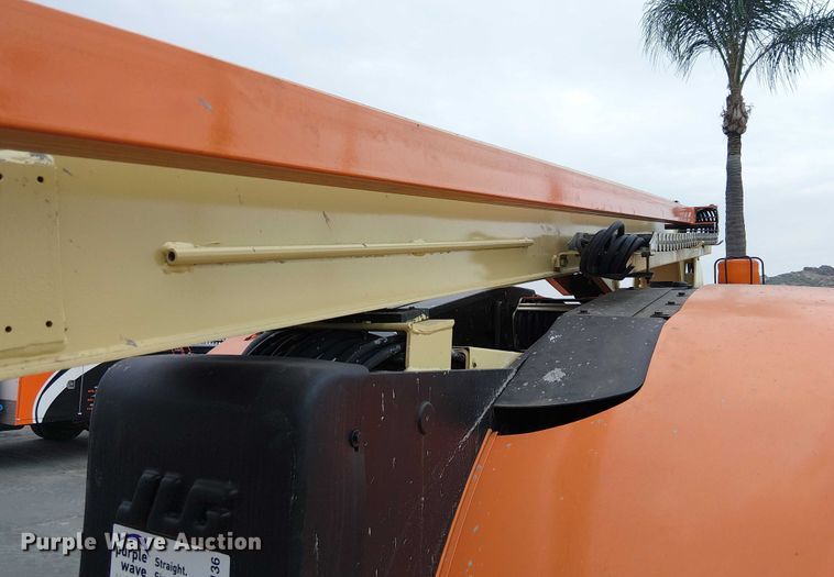 image for item EE5136 2012 JLG 600AJ boom lift