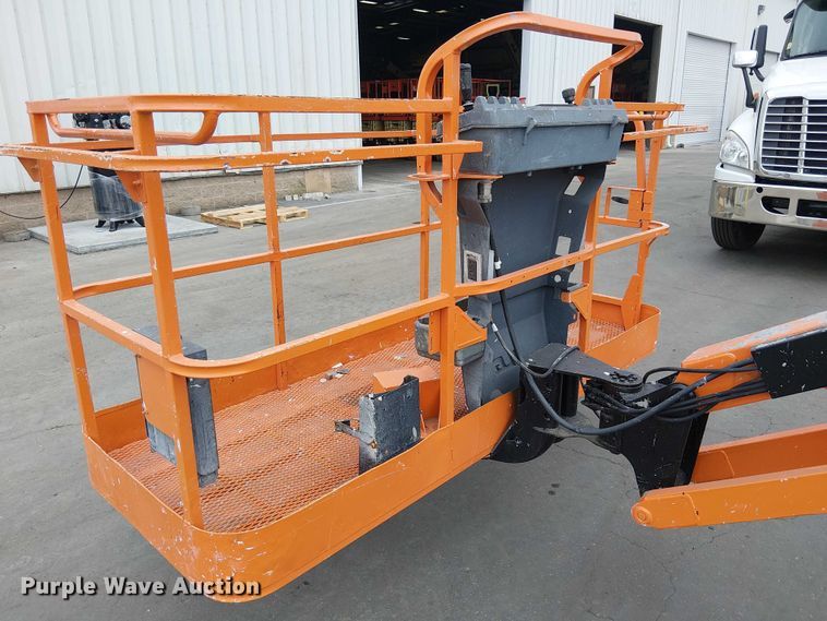 image for item EE5136 2012 JLG 600AJ boom lift
