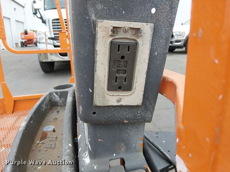 image for item EE5136 2012 JLG 600AJ boom lift