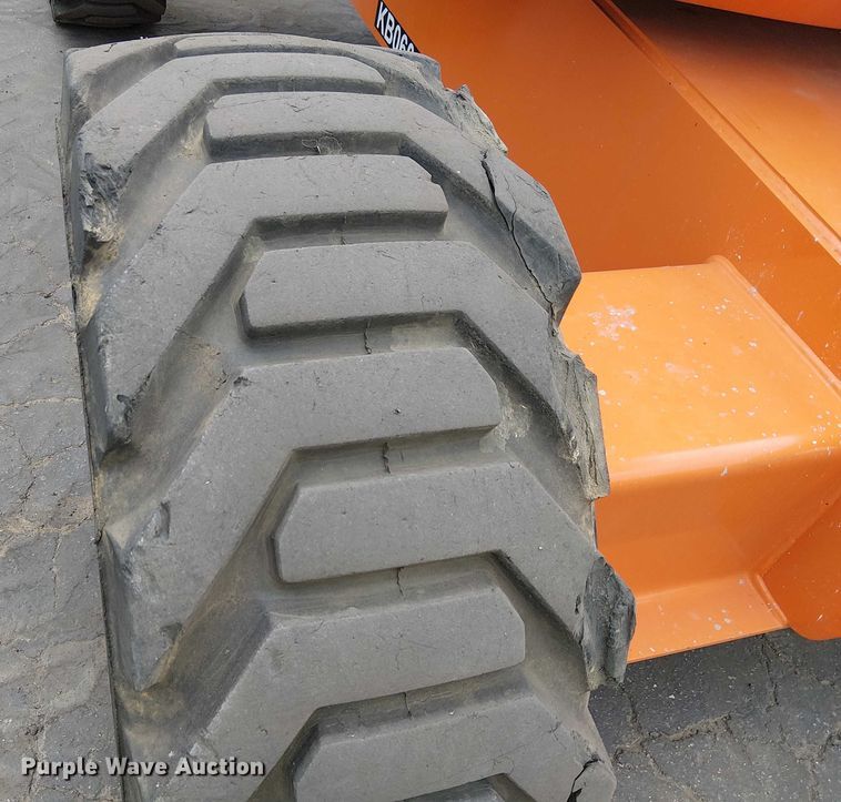 image for item EE5136 2012 JLG 600AJ boom lift