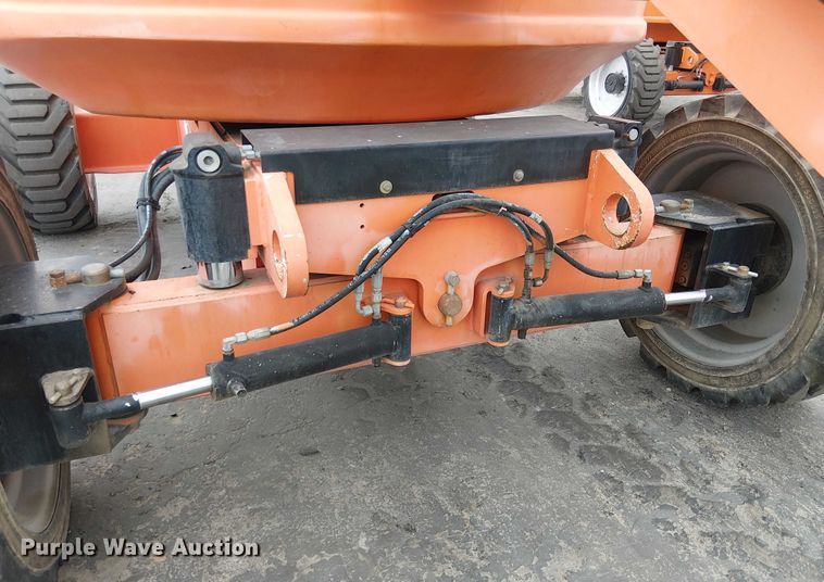 image for item EE5137 2013 JLG 600AJ boom lift