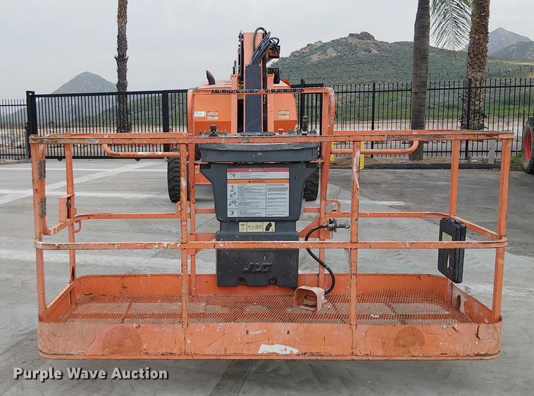 image for item EE5138 2015 JLG 660SJ boom lift