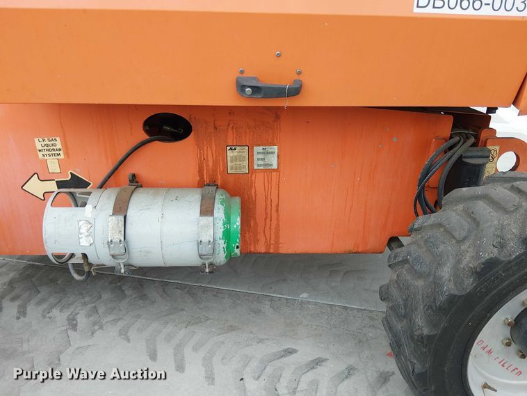 image for item EE5138 2015 JLG 660SJ boom lift