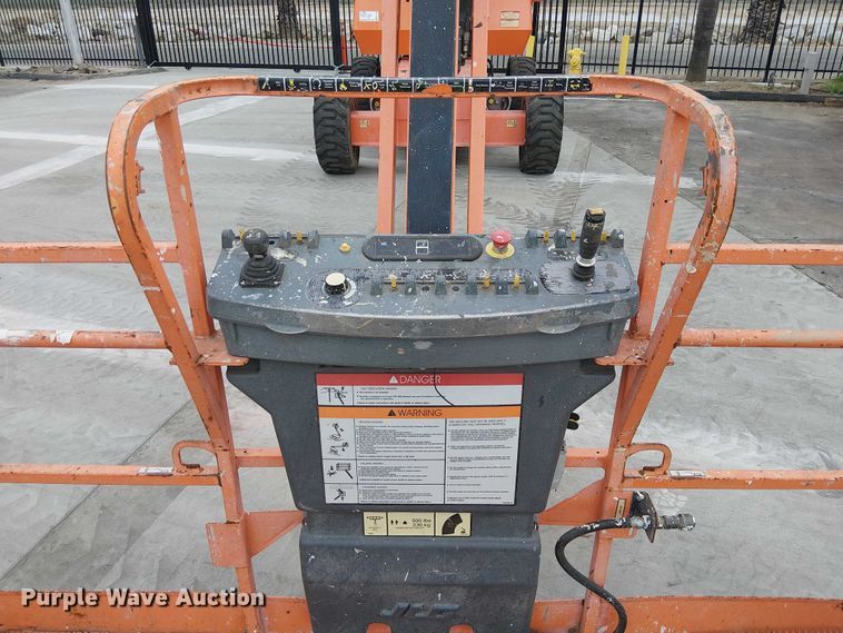 image for item EE5138 2015 JLG 660SJ boom lift