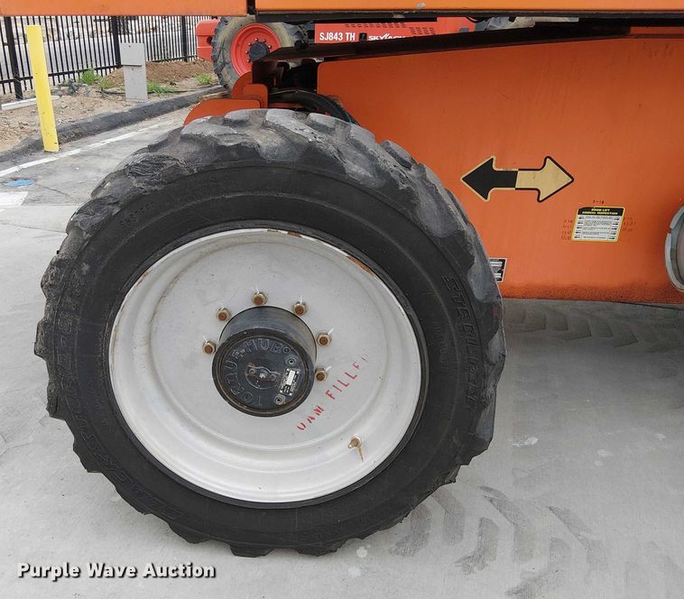 image for item EE5138 2015 JLG 660SJ boom lift