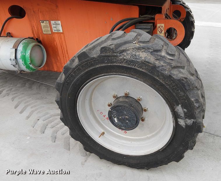 image for item EE5138 2015 JLG 660SJ boom lift