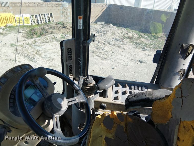 image for item EE5142 2005 Case 621D wheel loader