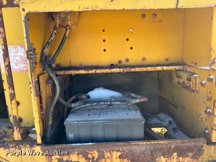 image for item EF2363 Caterpillar 951C track loader