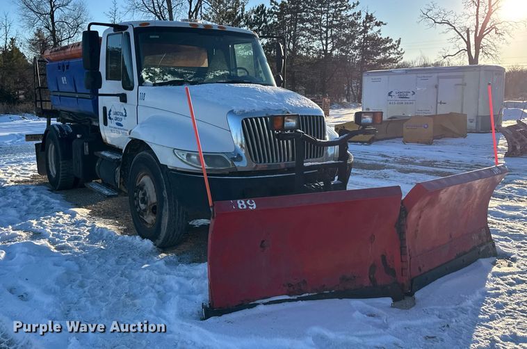 image for item EF2366 2005 International 4300 spreader truck