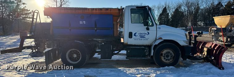 image for item EF2366 2005 International 4300 spreader truck