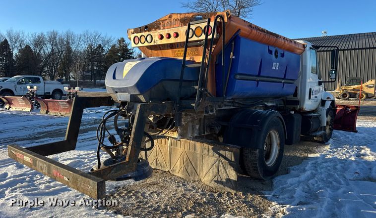 image for item EF2366 2005 International 4300 spreader truck