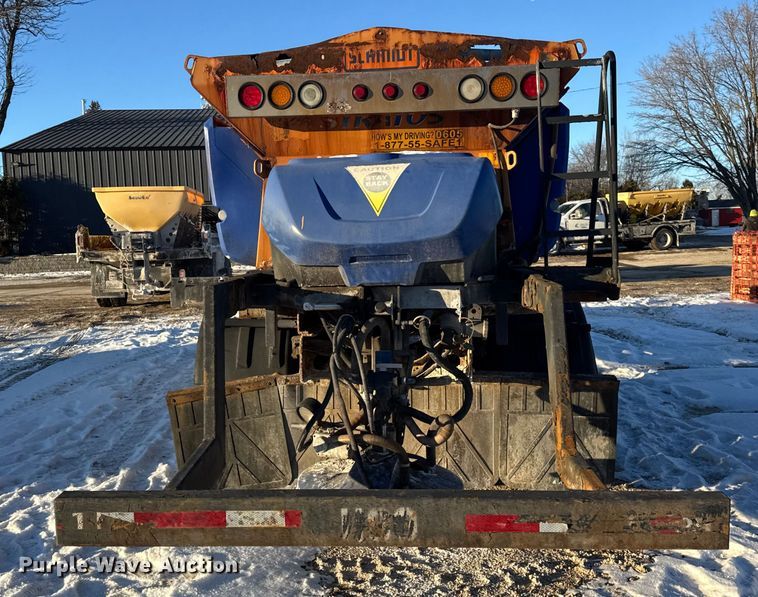 image for item EF2366 2005 International 4300 spreader truck