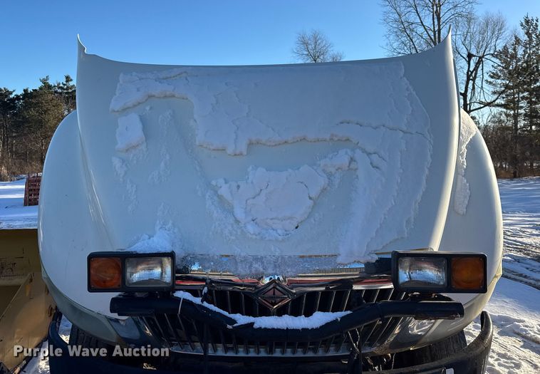 image for item EF2366 2005 International 4300 spreader truck