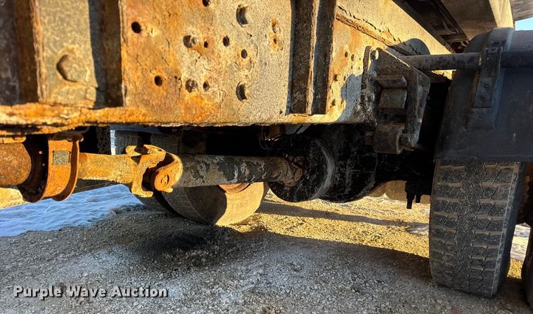 image for item EF2366 2005 International 4300 spreader truck