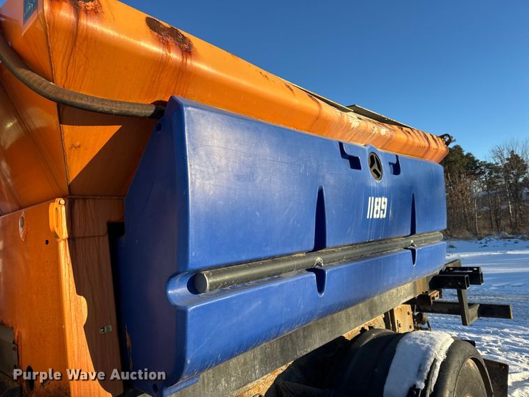 image for item EF2366 2005 International 4300 spreader truck