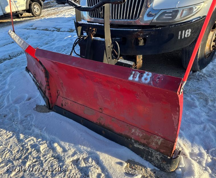 image for item EF2366 2005 International 4300 spreader truck