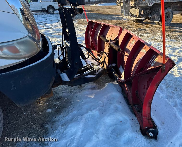 image for item EF2366 2005 International 4300 spreader truck