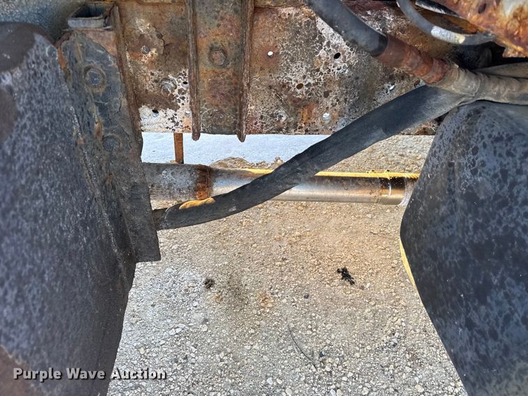 image for item EF2366 2005 International 4300 spreader truck