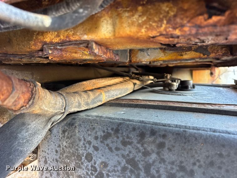 image for item EF2366 2005 International 4300 spreader truck