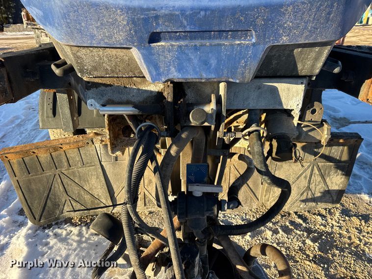 image for item EF2366 2005 International 4300 spreader truck