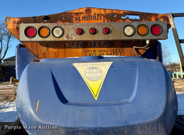 image for item EF2366 2005 International 4300 spreader truck