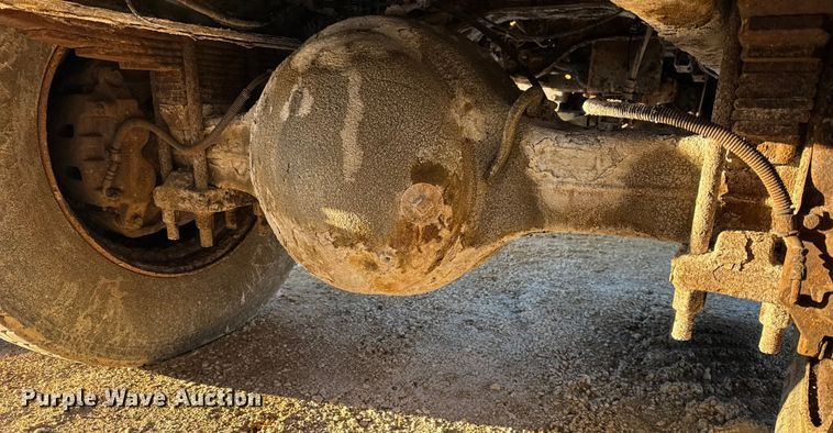 image for item EF2366 2005 International 4300 spreader truck