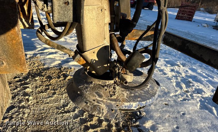 image for item EF2366 2005 International 4300 spreader truck