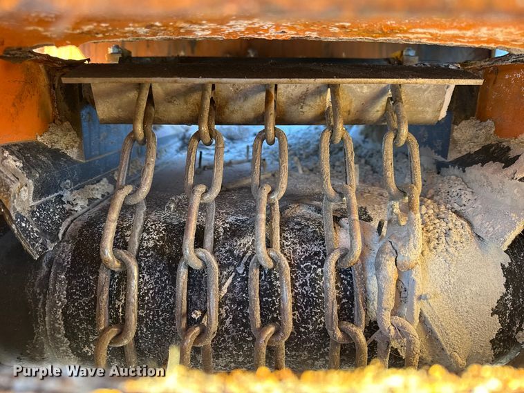 image for item EF2366 2005 International 4300 spreader truck