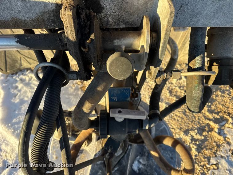 image for item EF2366 2005 International 4300 spreader truck