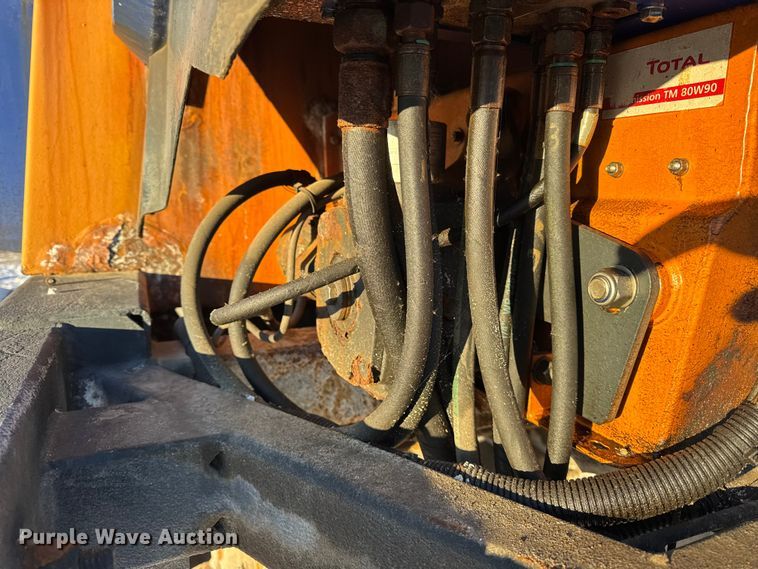 image for item EF2366 2005 International 4300 spreader truck