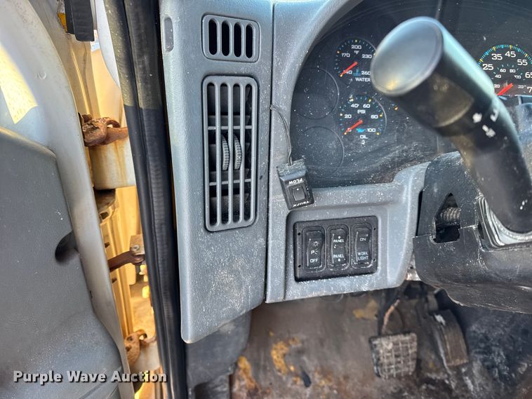 image for item EF2366 2005 International 4300 spreader truck