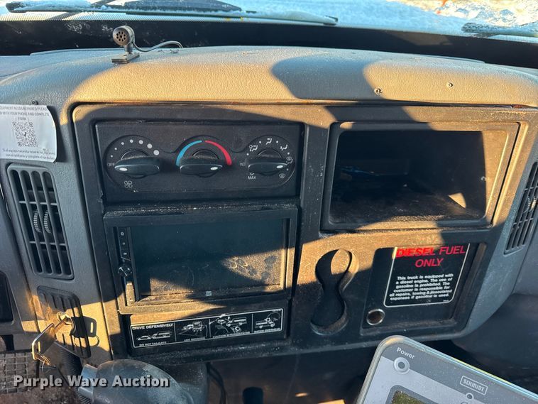 image for item EF2366 2005 International 4300 spreader truck