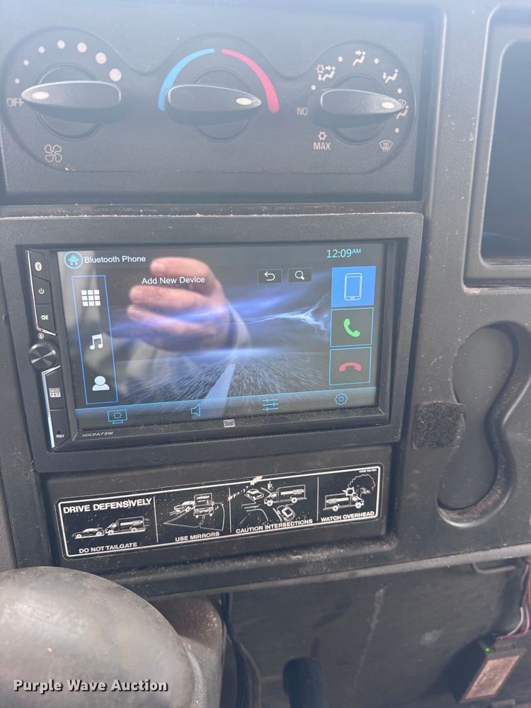 image for item EF2366 2005 International 4300 spreader truck