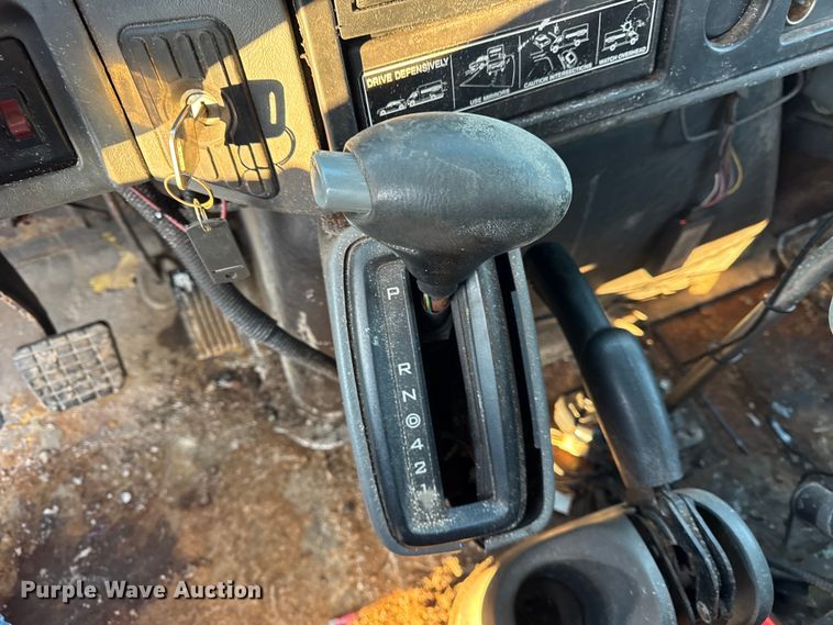 image for item EF2366 2005 International 4300 spreader truck