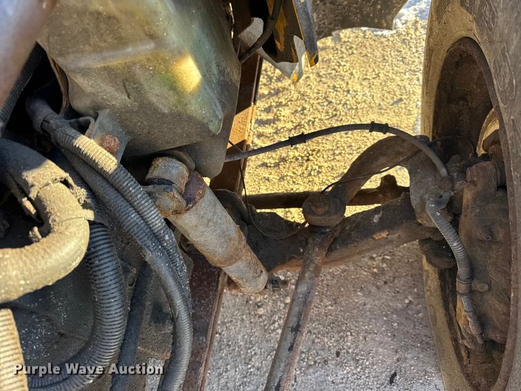 image for item EF2366 2005 International 4300 spreader truck