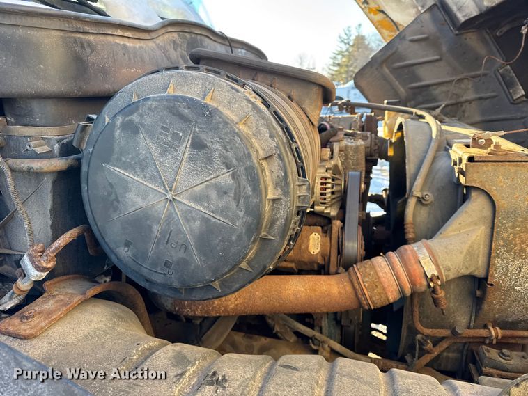 image for item EF2366 2005 International 4300 spreader truck